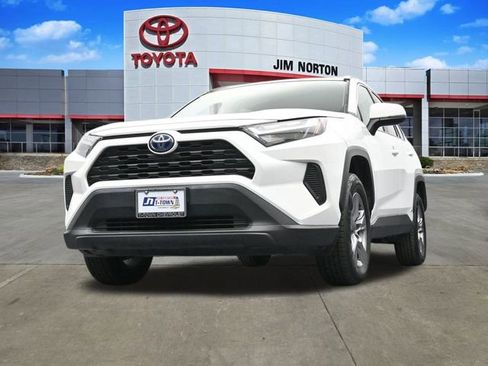Used 2022 Toyota RAV4 XLE image 48