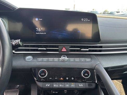 Used 2021 Hyundai Elantra Limited FWD image 11