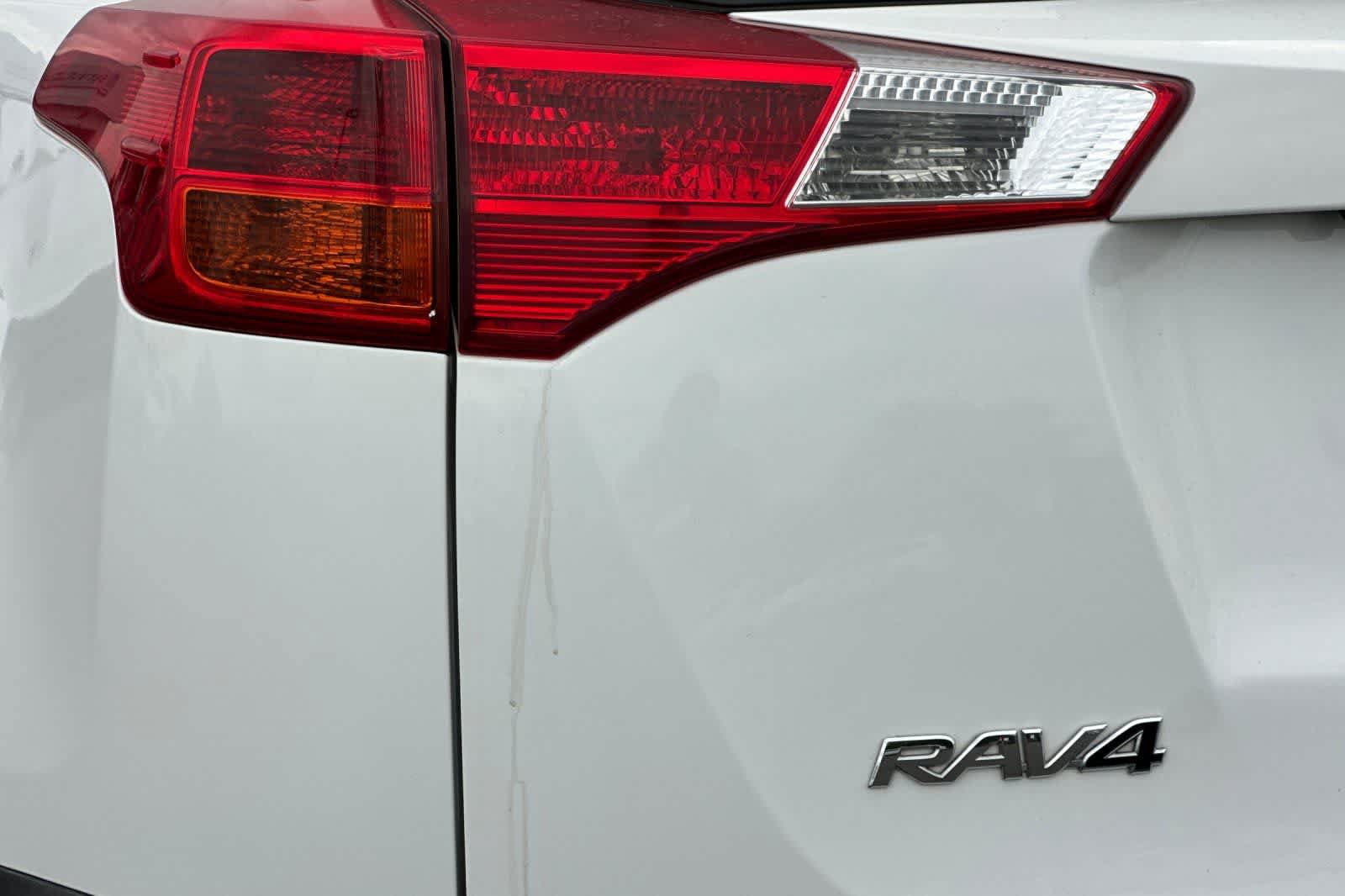 Used 2015 Toyota RAV4 LE FWD image 28