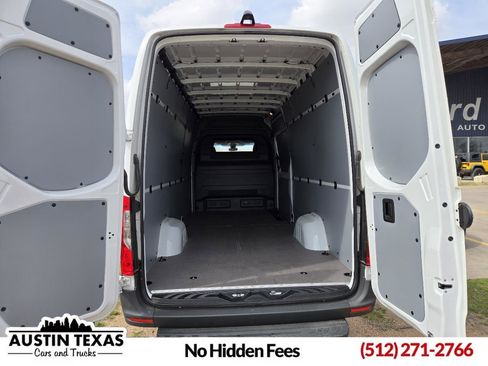 Used 2024 Mercedes-Benz Sprinter 2500 image 1
