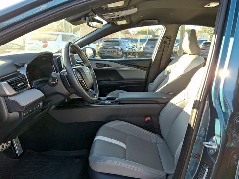 Used 2025 Toyota Camry SE image 13