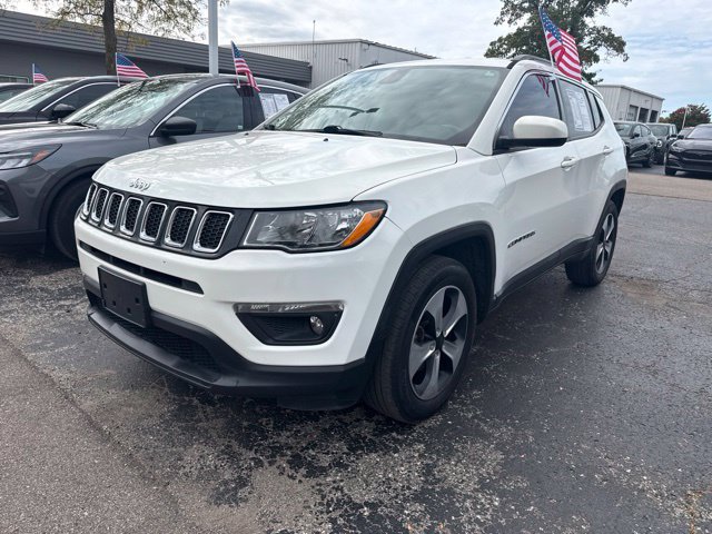Used 2017 Jeep Compass Latitude w/ Popular Equipment Group AWD/4WD image 2