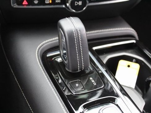 Certified 2022 Volvo S60 T8 R-Design image 26