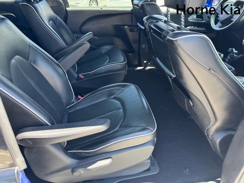 Used 2019 Chrysler Pacifica Limited w/ Advanced Safetytec Group FWD image 27