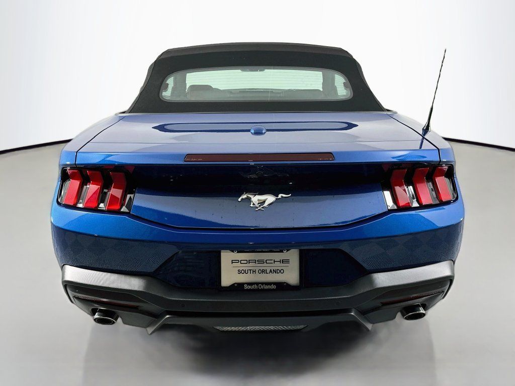 Used 2024 Ford Mustang Convertible RWD image 10