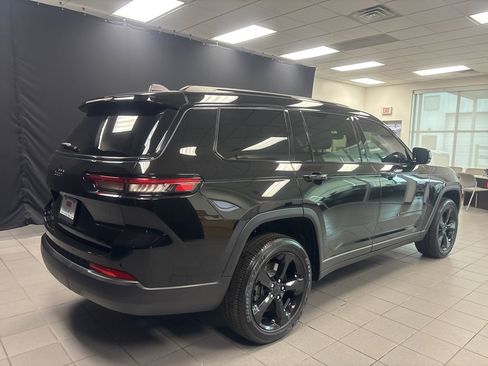 Used 2025 Jeep Grand Cherokee L Altitude image 3