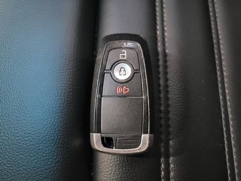 Used 2023 Ford Edge SEL image 32