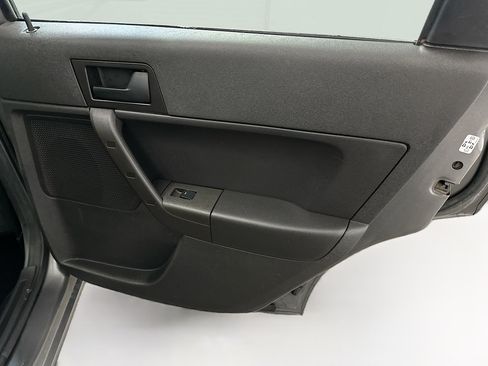 Used 2009 Ford Focus SE FWD image 29