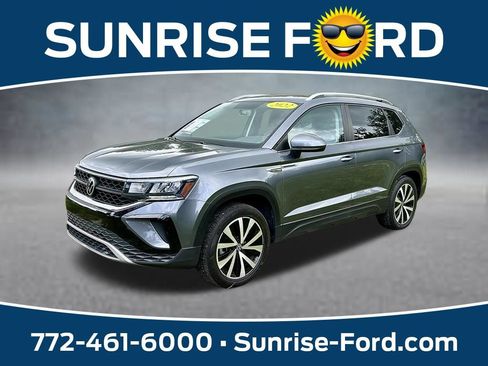 Certified 2022 Volkswagen Taos SE AWD/4WD image 1