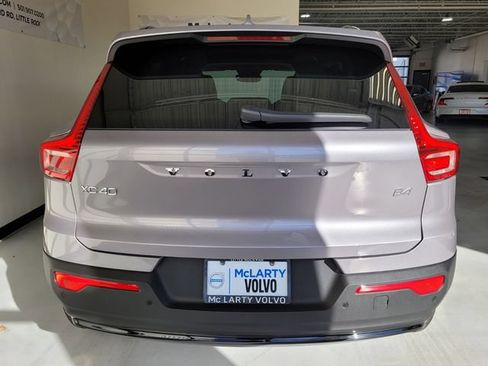 New 2026 Volvo XC40 B4 Plus w/ Climate Package FWD image 9