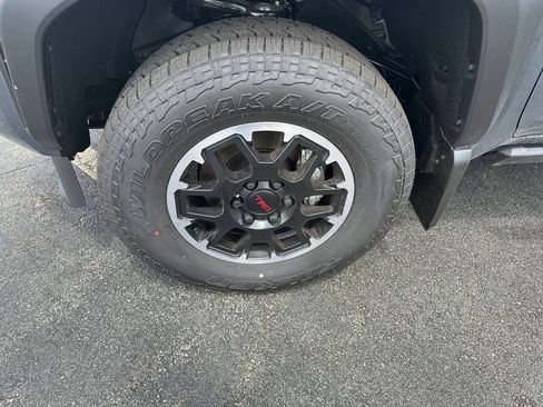 Used 2026 Toyota Tacoma TRD Off-Road w/ TRD Off Road Upgrade Package AWD/4WD image 10