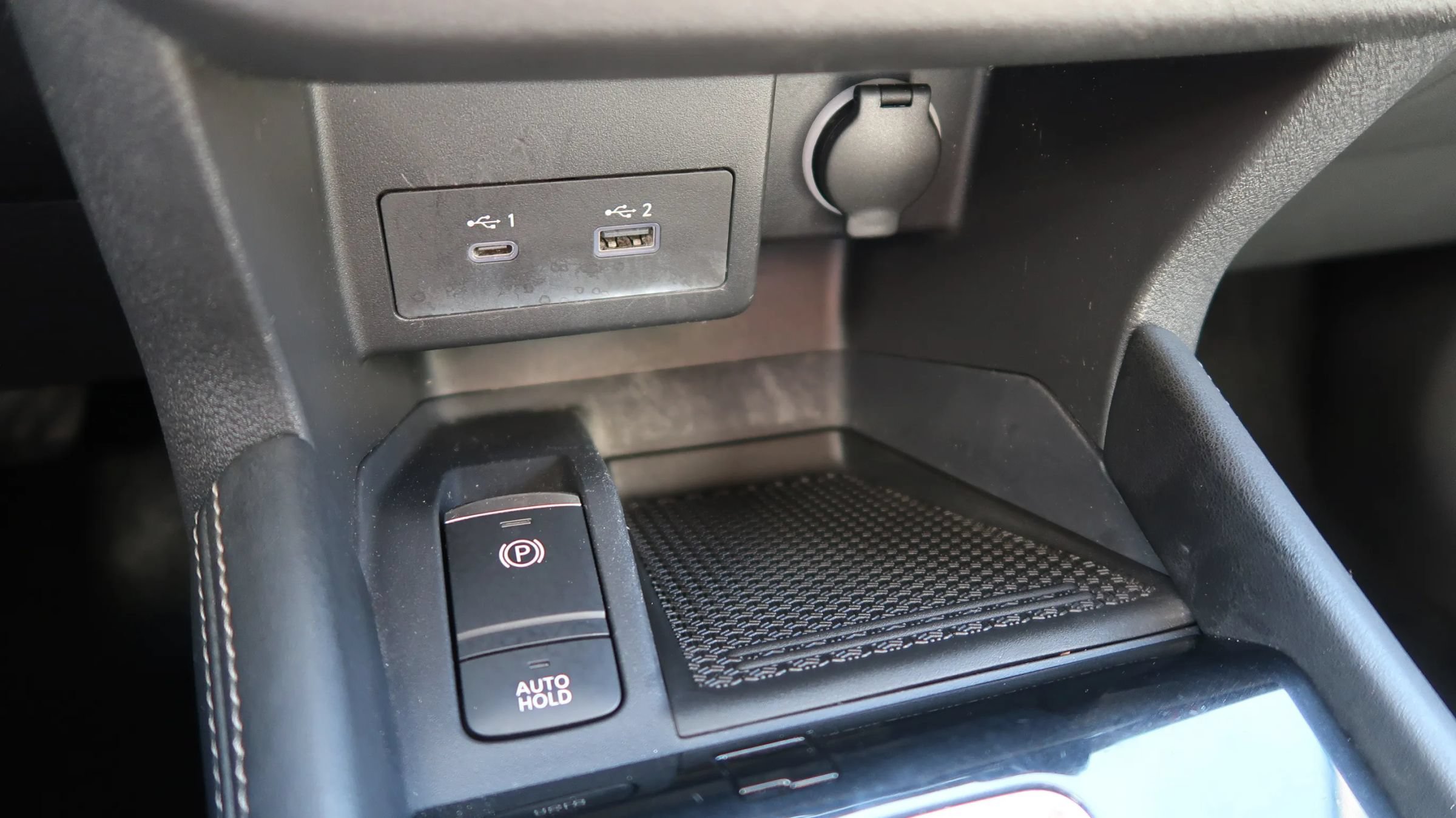 Used 2021 Nissan Kicks SR w/ SR Premium Package FWD image 32