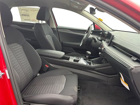 New 2025 Kia K5 LXS image 13