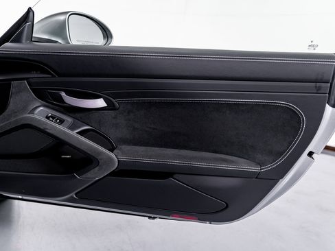 Used 2022 Porsche 718 Boxster Spyder image 32