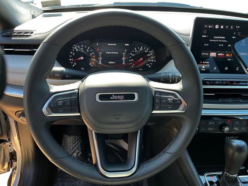 Used 2025 Jeep Compass Limited AWD/4WD image 11
