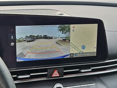 Used 2024 Hyundai Elantra SEL FWD image 17