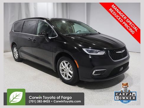 Used 2024 Chrysler Pacifica Touring-L FWD image 1