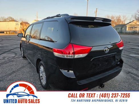 Used 2012 Toyota Sienna XLE image 3