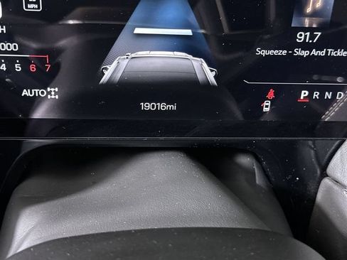 Used 2025 GMC Yukon Elevation AWD/4WD image 12