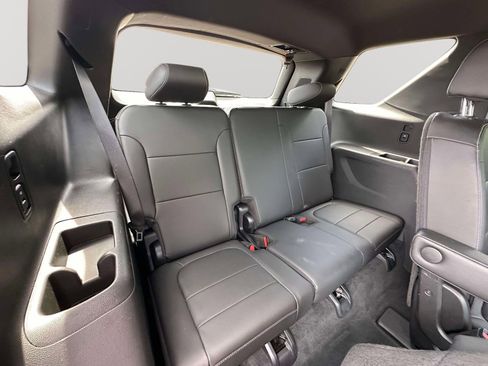 Used 2023 Chevrolet Traverse LT w/ Rear Camera Mirror Package AWD/4WD image 32