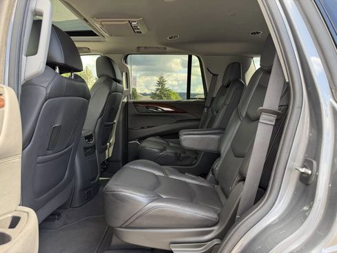 Used 2020 Cadillac Escalade Premium Luxury w/ Escalade Sport Edition AWD/4WD image 13