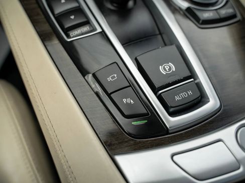 Used 2009 BMW 750Li image 28