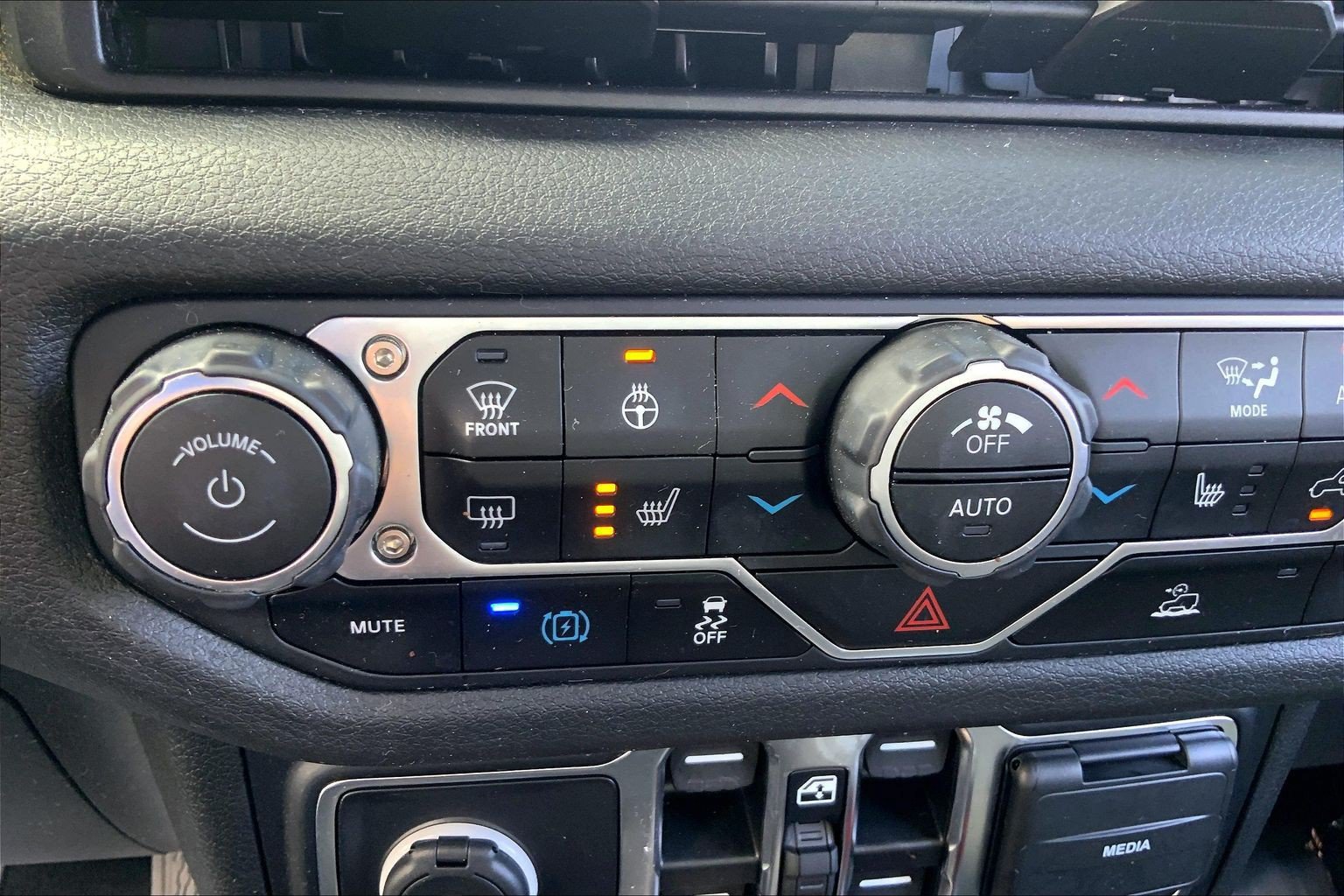 Certified 2024 Jeep Wrangler Unlimited AWD/4WD image 32
