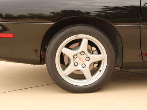 Used 1999 Chevrolet Camaro Z28 w/ SS Performance/Appearance Pkg RWD image 32