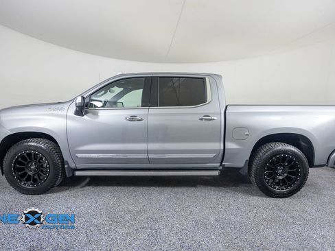 Used 2025 Chevrolet Silverado 1500 High Country w/ Technology Package AWD/4WD image 4