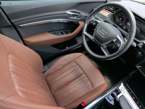 Used 2023 Audi e-tron Premium Plus w/ Premium Plus Package AWD/4WD image 36