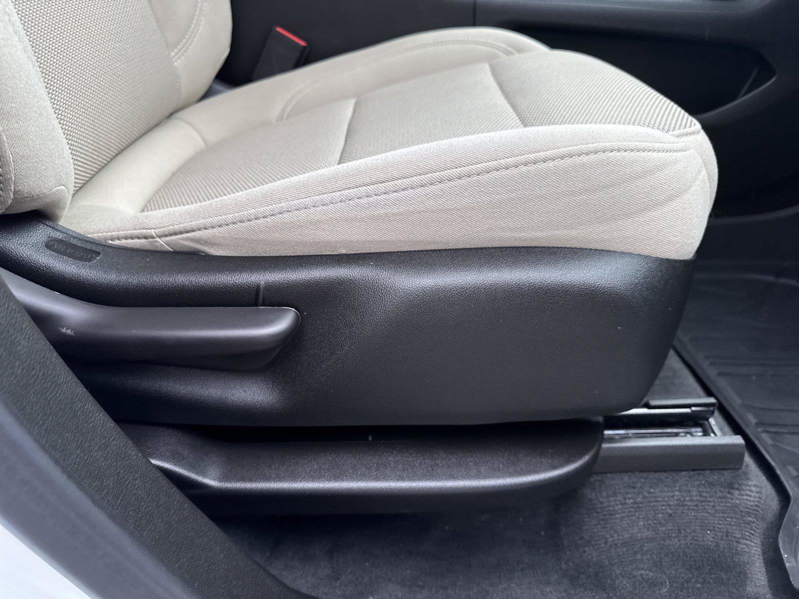 Used 2023 Chevrolet Traverse LT FWD image 38