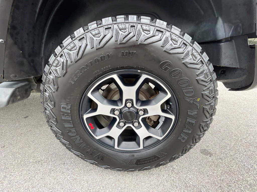 Used 2022 Jeep Wrangler Unlimited Rubicon w/ Cold Weather Group AWD/4WD image 32