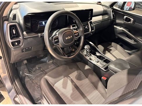 Used 2023 Kia Sorento LX image 12