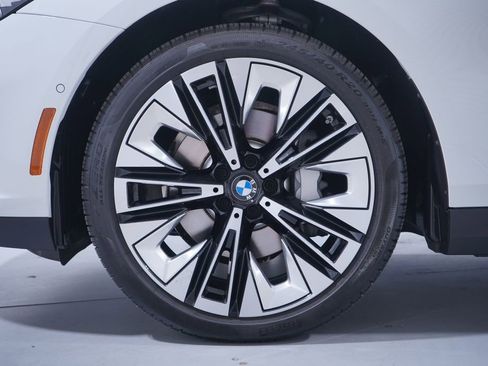 Used 2025 BMW 530i image 2