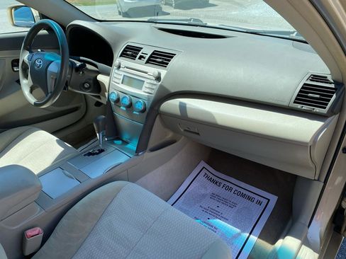 Used 2011 Toyota Camry LE FWD image 10