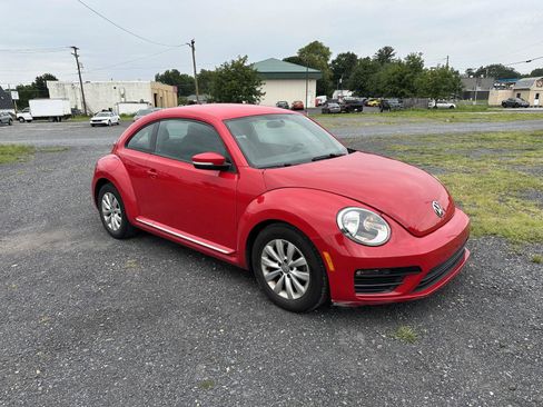 Used 2019 Volkswagen Beetle 2.0T FWD image 2