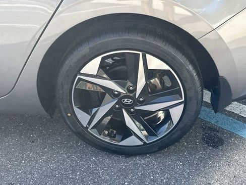 Used 2023 Hyundai Elantra SEL w/ Convenience Package image 10