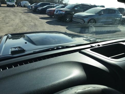 Used 2013 Jeep Wrangler Unlimited Sahara image 33