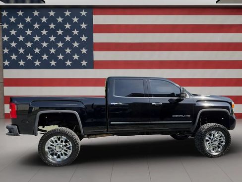 Used 2019 GMC Sierra 2500 Denali w/ Duramax Plus Package AWD/4WD image 7