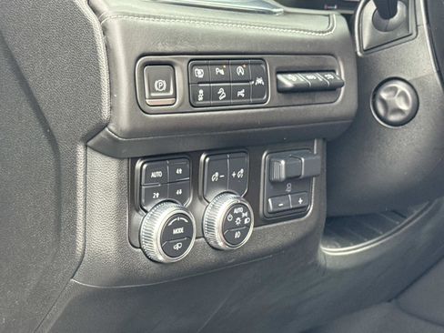 Used 2023 GMC Yukon Denali Ultimate image 12