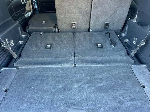 Used 2022 Ford Explorer XLT w/ Equipment Group 202A image 18