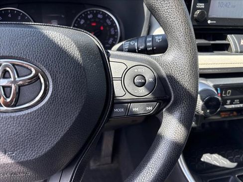 Certified 2020 Toyota RAV4 XLE w/ Convenience Package FWD image 27
