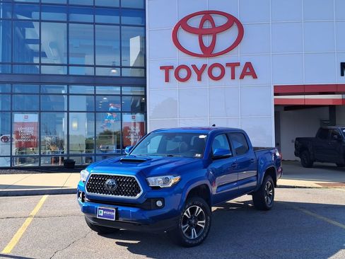 Used 2018 Toyota Tacoma TRD Sport AWD/4WD image 1