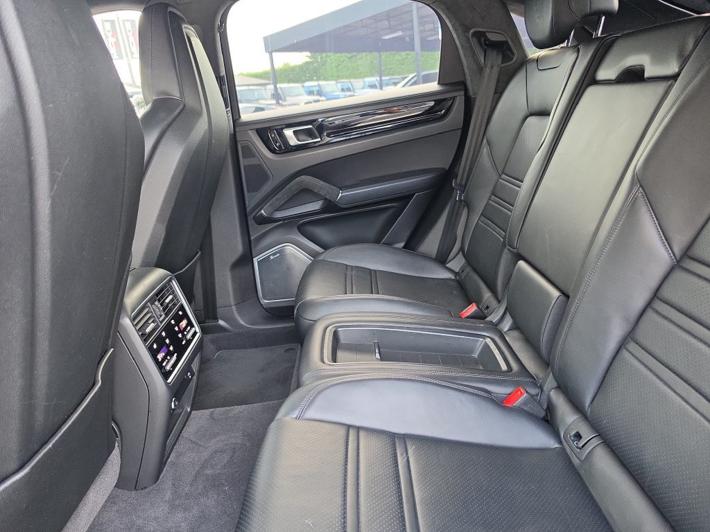Used 2021 Porsche Cayenne GTS AWD/4WD image 13