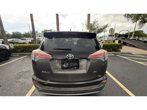 Used 2017 Toyota RAV4 SE FWD image 4