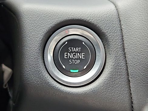 Used 2024 Chevrolet Suburban Premier RWD image 22