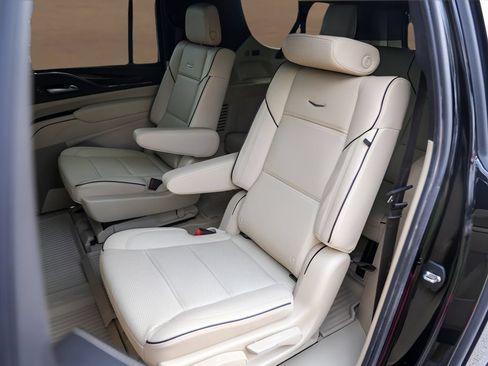 Used 2024 Cadillac Escalade ESV Premium Luxury w/ Performance Package AWD/4WD image 22