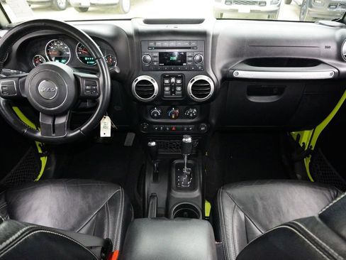 Used 2016 Jeep Wrangler Unlimited Rubicon AWD/4WD image 21