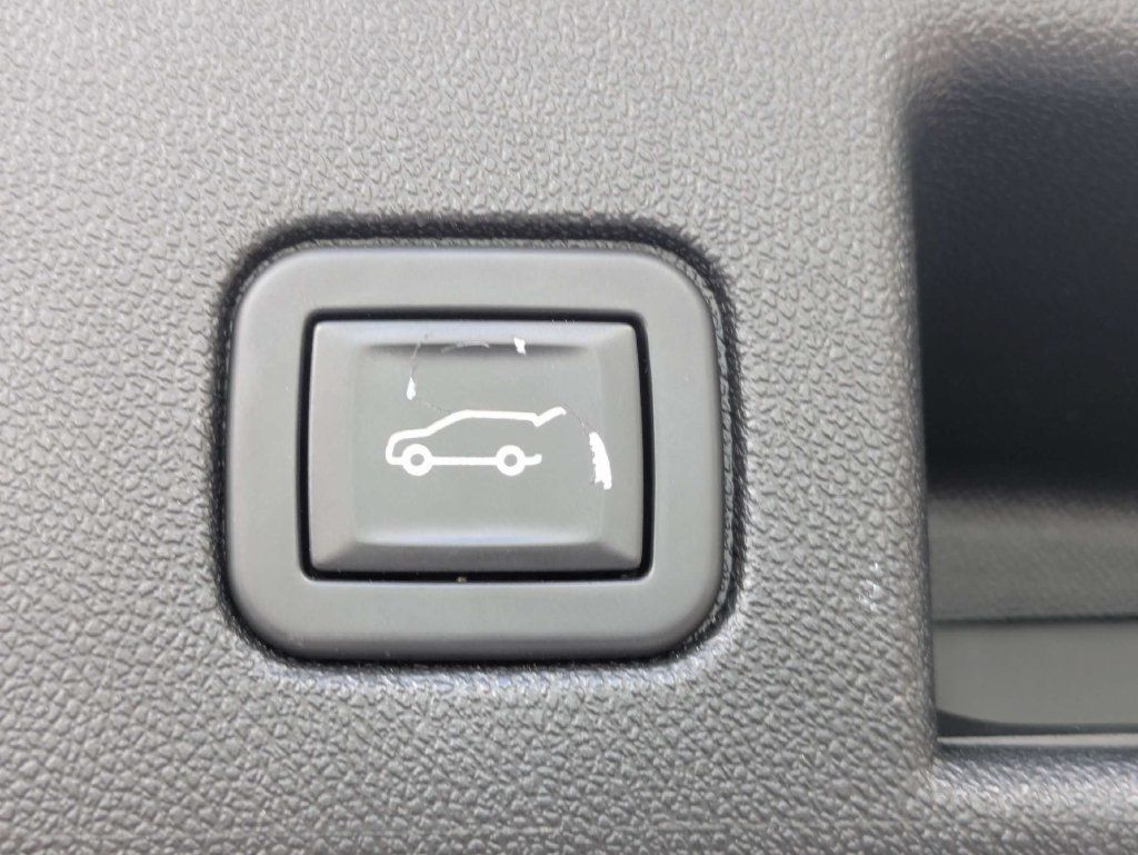 Used 2021 Chevrolet Equinox Premier FWD image 15