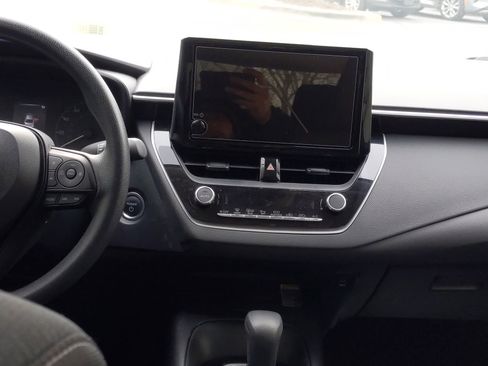 Used 2025 Toyota Corolla LE w/ LE Premium Package image 23